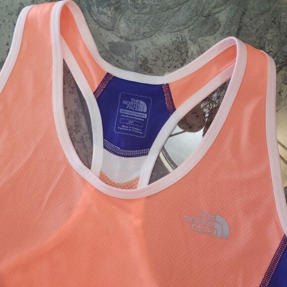 the North Face Light Weight Tank Top - Picture 2 of 6
